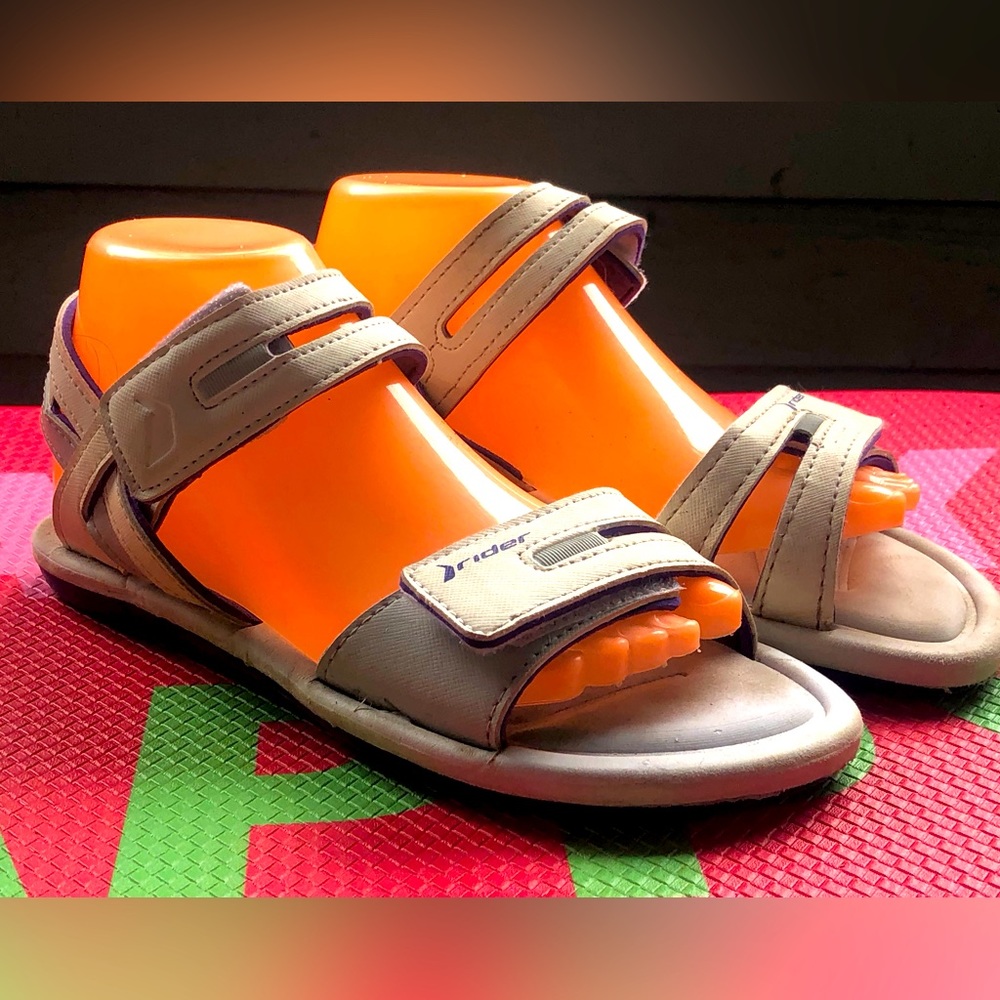 Rider Women’s White Patent Leather Sport Sandals Size 39/8US